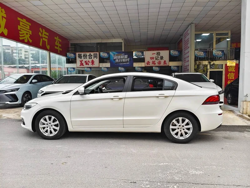 Qoros 3 — фото 10