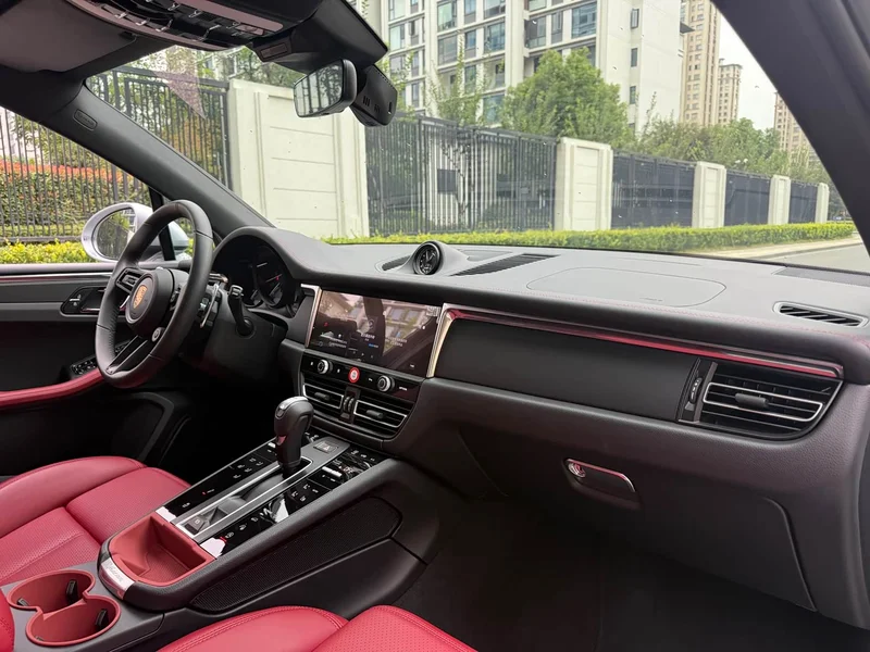 Porsche Macan — фото 15