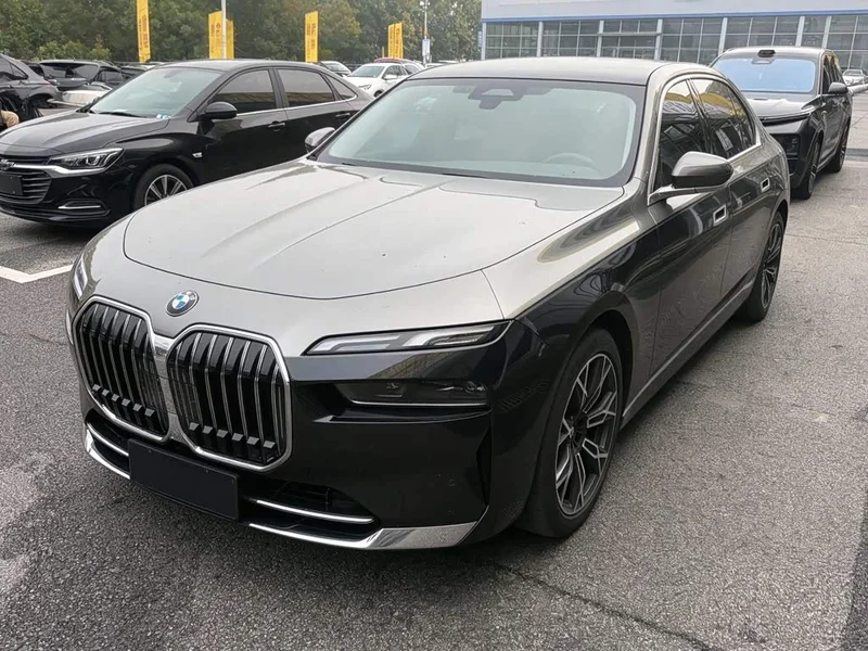 BMW 7-Series — фото 1