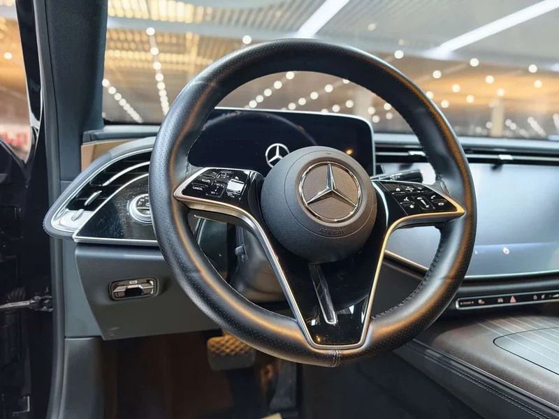 Mercedes-Benz E-Class — фото 9