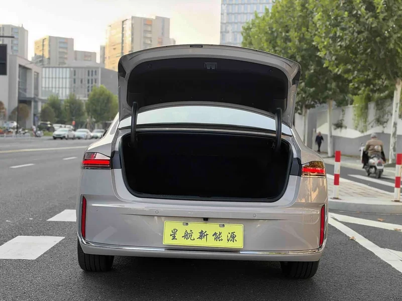 Roewe M7 DMH — фото 9
