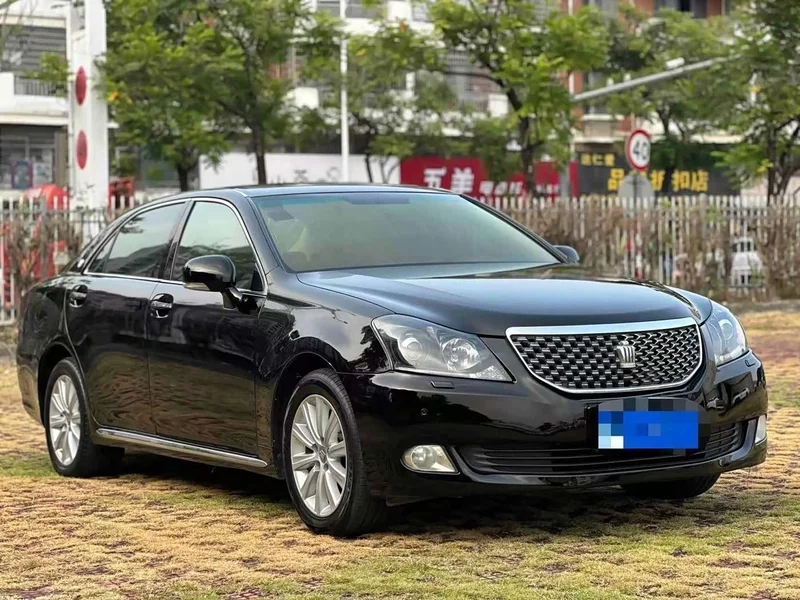 Toyota Crown — фото 3