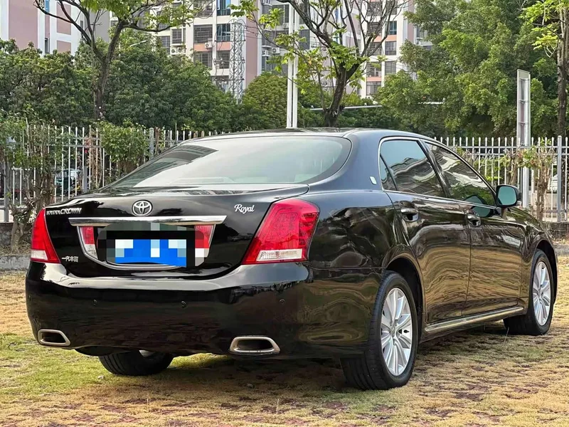 Toyota Crown — фото 9