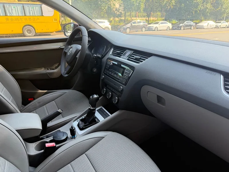 Volkswagen Octavia — фото 8
