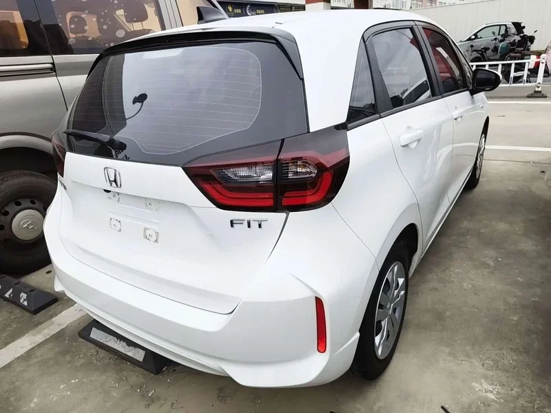 Honda Fit — фото 11