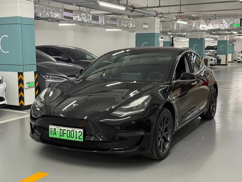 Tesla Model 3 — фото 1