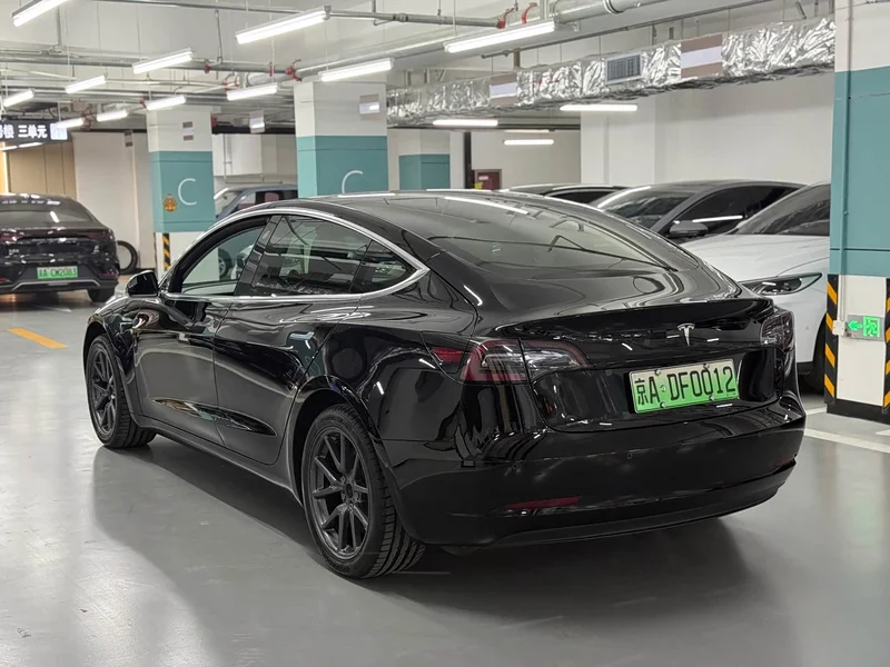 Tesla Model 3 — фото 16