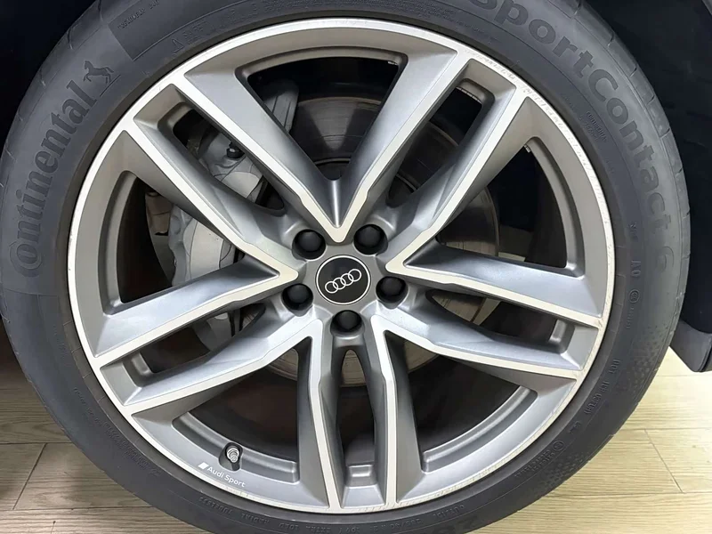 Audi Q7 — фото 14