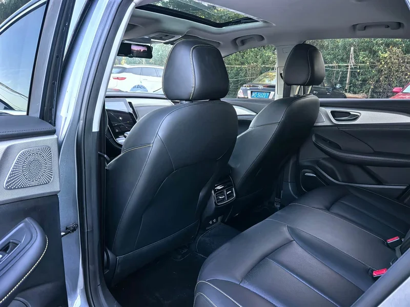 Roewe i6 MAX New Energy — фото 12