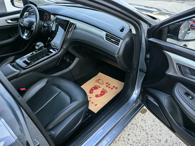 Roewe i6 MAX New Energy — фото 13