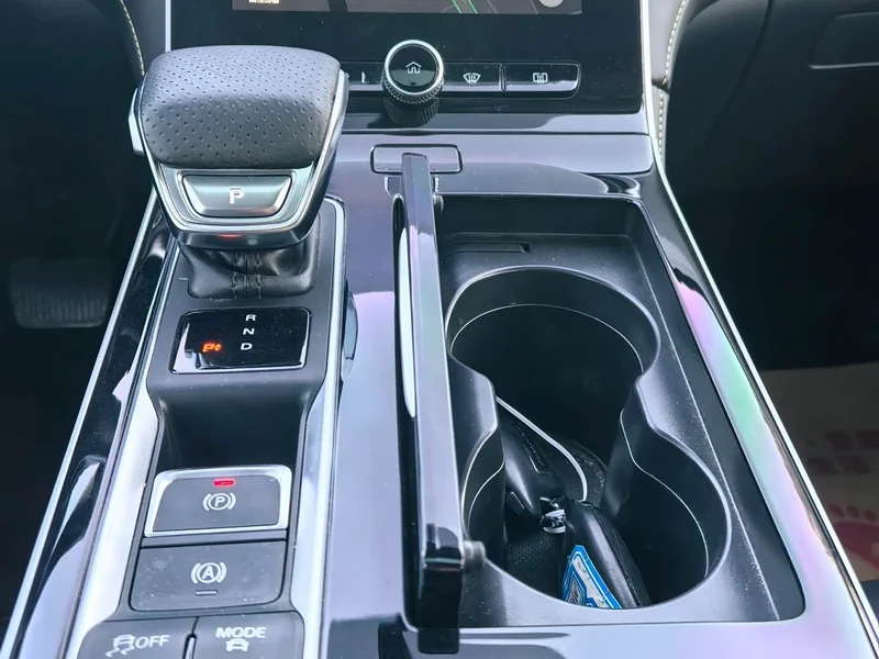 Roewe i6 MAX New Energy — фото 15