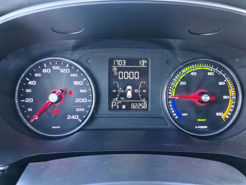 Roewe i6 MAX New Energy — фото 17