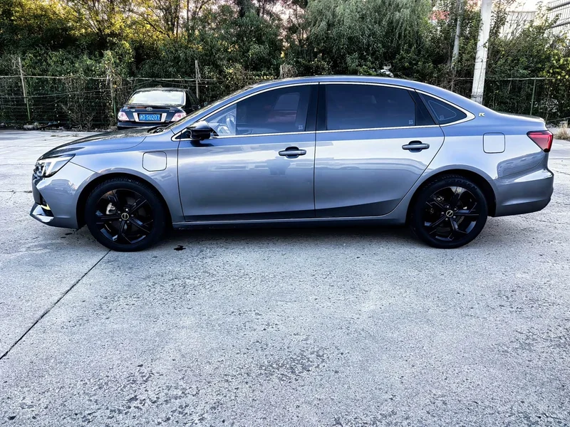 Roewe i6 MAX New Energy — фото 4