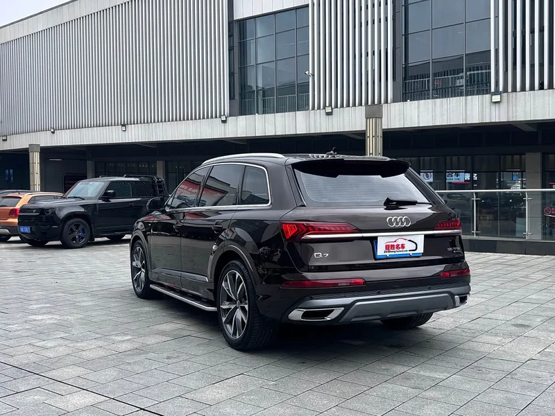 Audi Q7 — фото 15