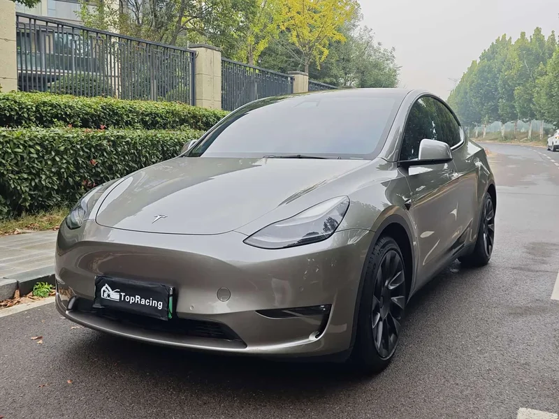 Tesla Model Y — фото 1