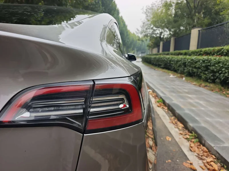 Tesla Model Y — фото 12