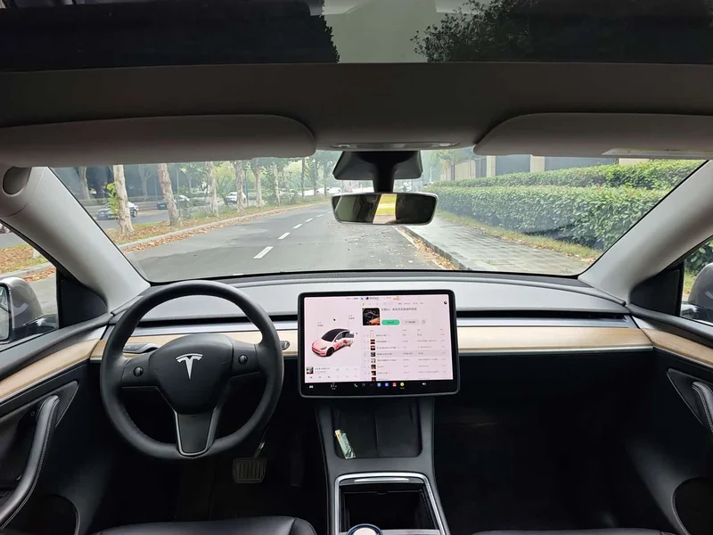 Tesla Model Y — фото 6