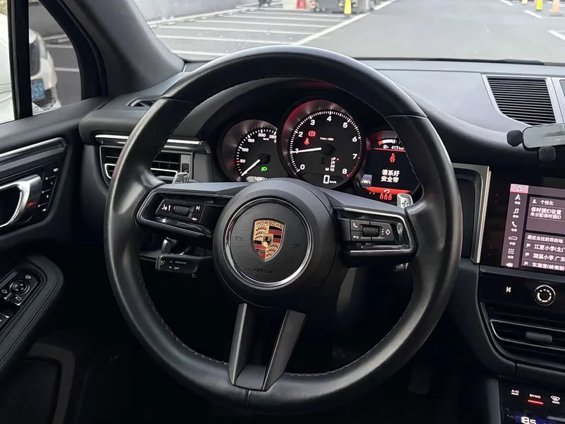 Porsche Macan — фото 15