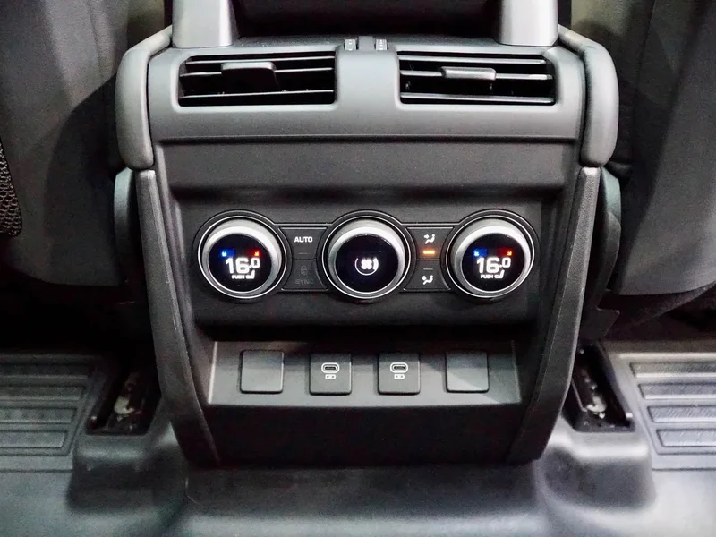 Land Rover Defender — фото 15