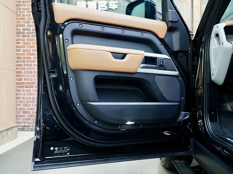 Land Rover Defender — фото 17