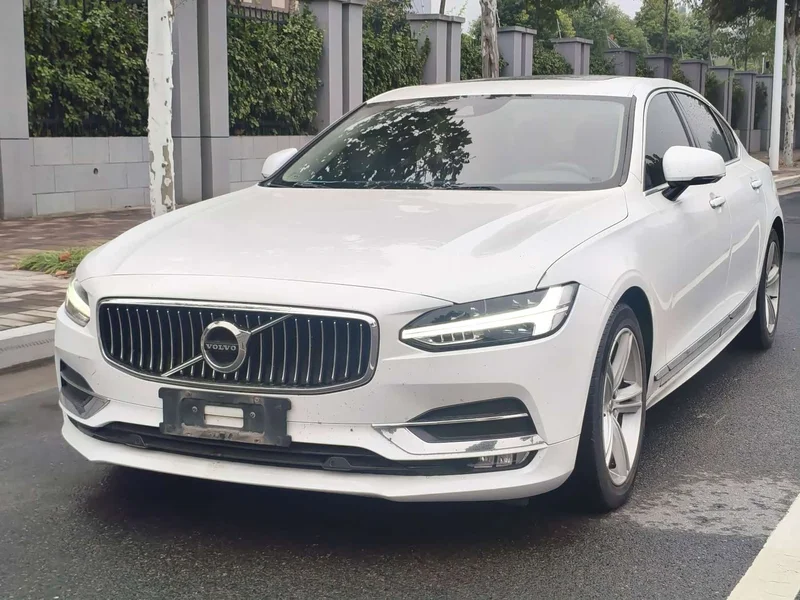 Volvo S90 — фото 1