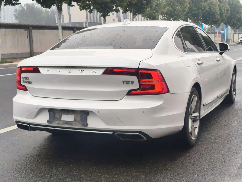 Volvo S90 — фото 13
