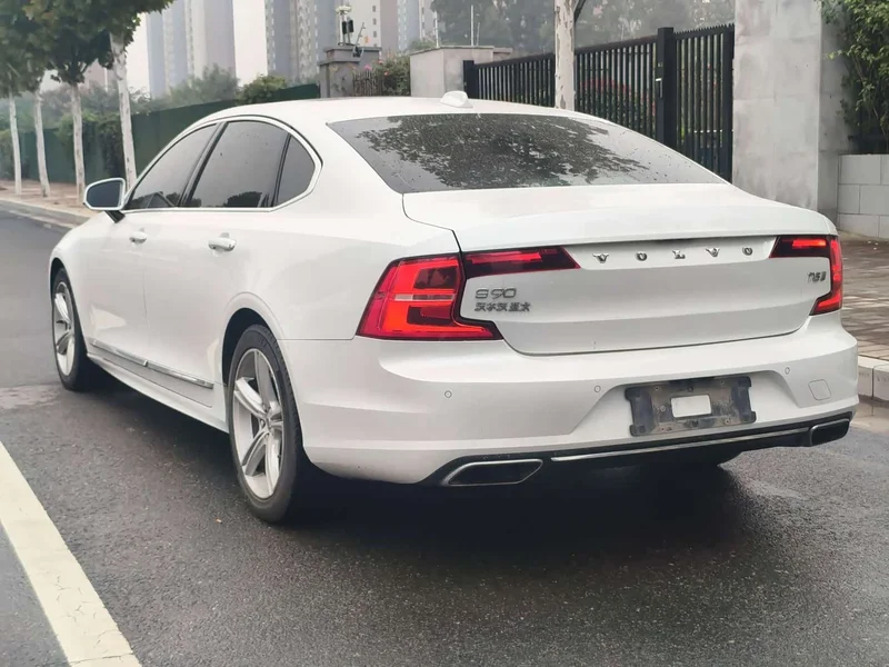 Volvo S90 — фото 14