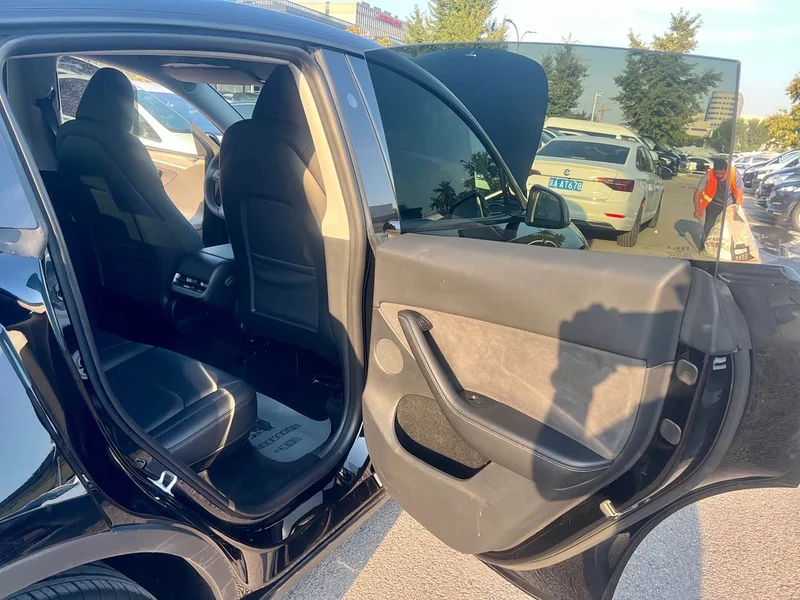 Tesla Model Y — фото 17