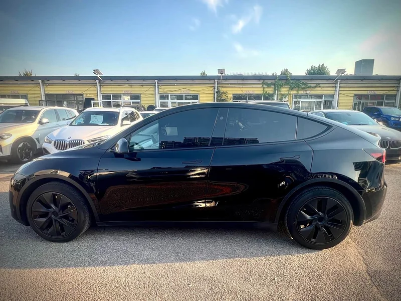 Tesla Model Y — фото 8