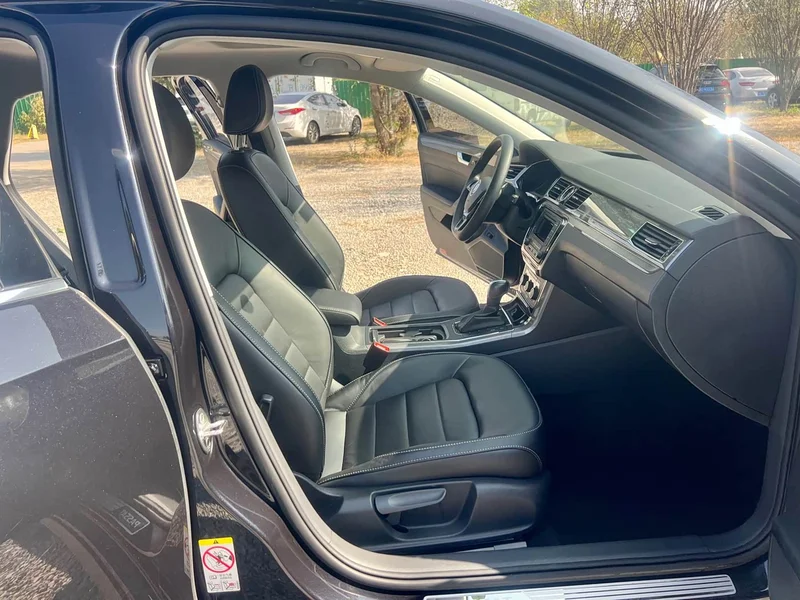 Volkswagen Passat — фото 17