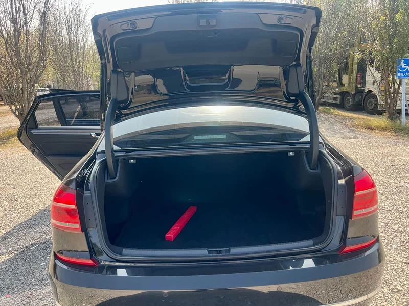 Volkswagen Passat — фото 18