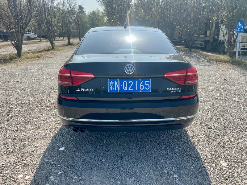 Volkswagen Passat — фото 6