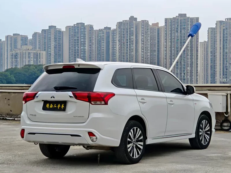 Mitsubishi Outlander — фото 18