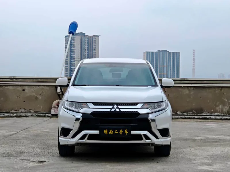 Mitsubishi Outlander — фото 2