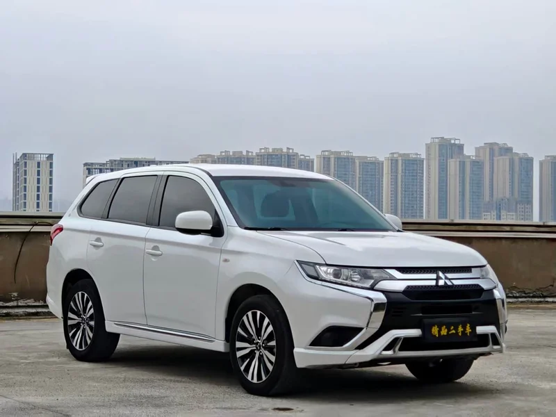 Mitsubishi Outlander — фото 3