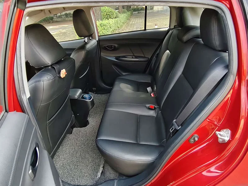 Toyota Yaris L — фото 11