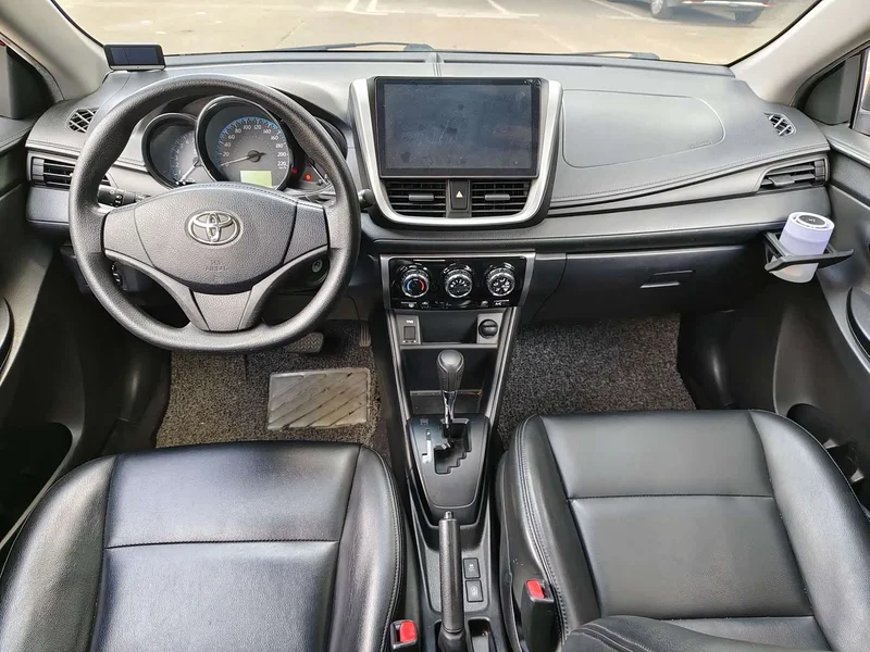 Toyota Yaris L — фото 13