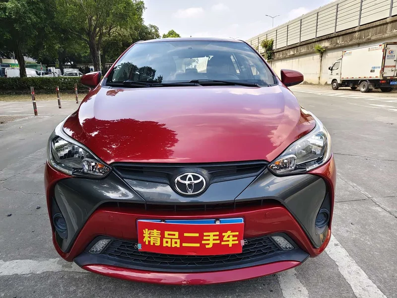Toyota Yaris L — фото 2