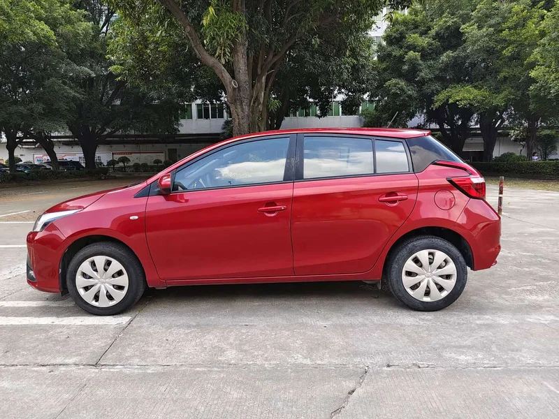 Toyota Yaris L — фото 4