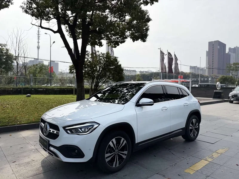 Mercedes-Benz GLA — фото 1