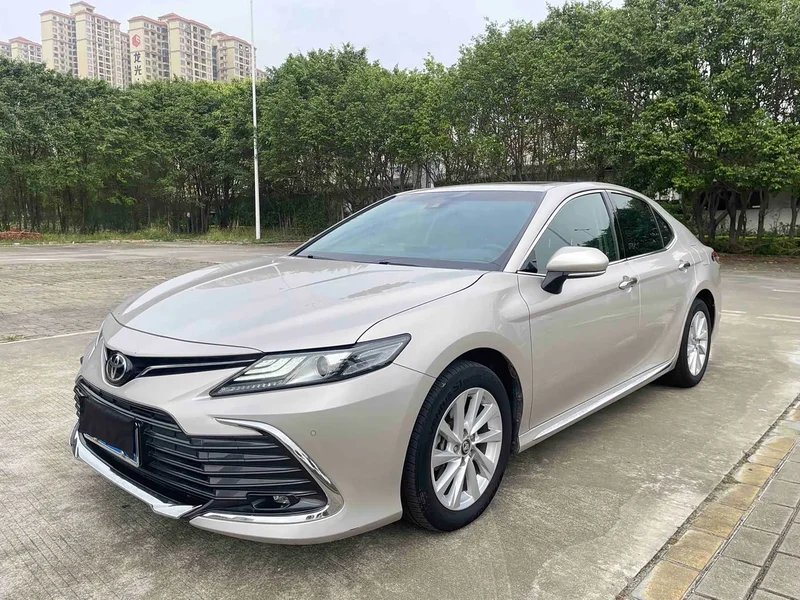 Toyota Camry — фото 1