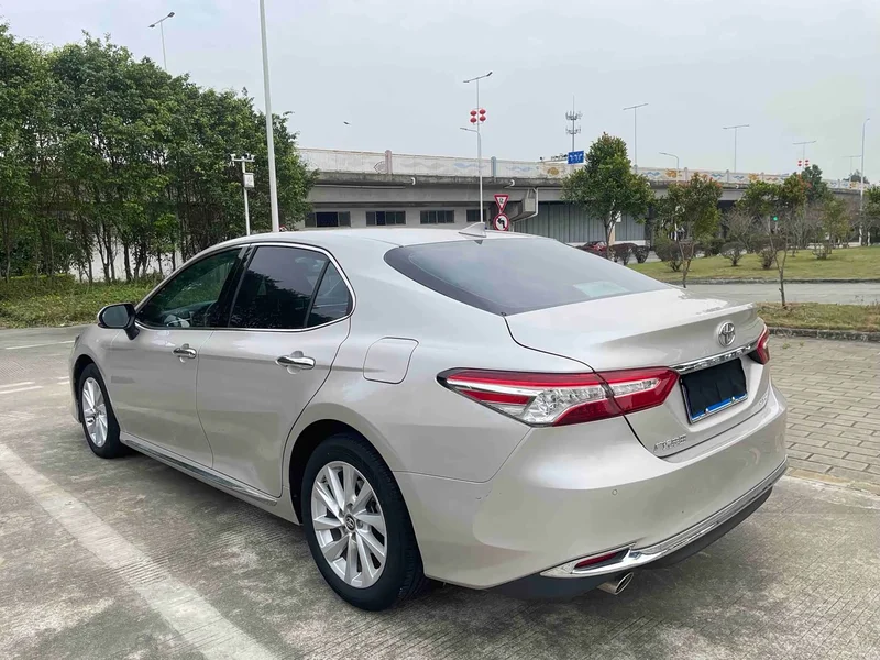 Toyota Camry — фото 12