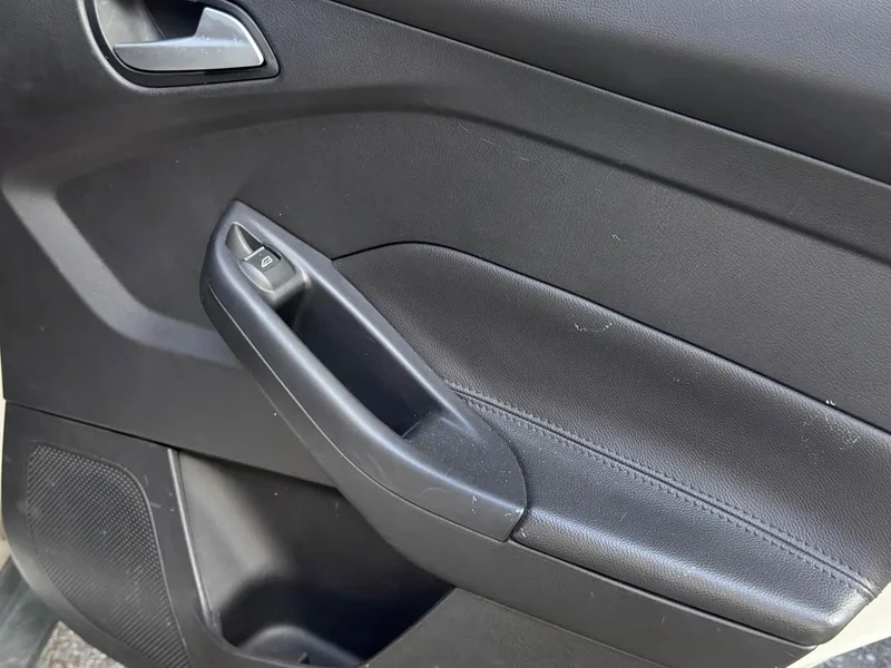 Ford Focus — фото 12