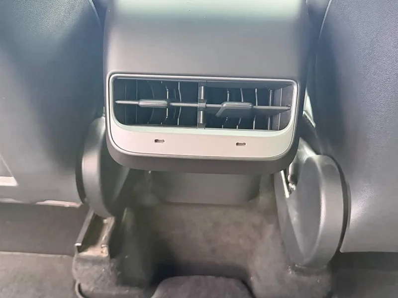 Tesla Model Y — фото 15