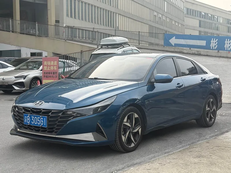 Hyundai Elantra — фото 1