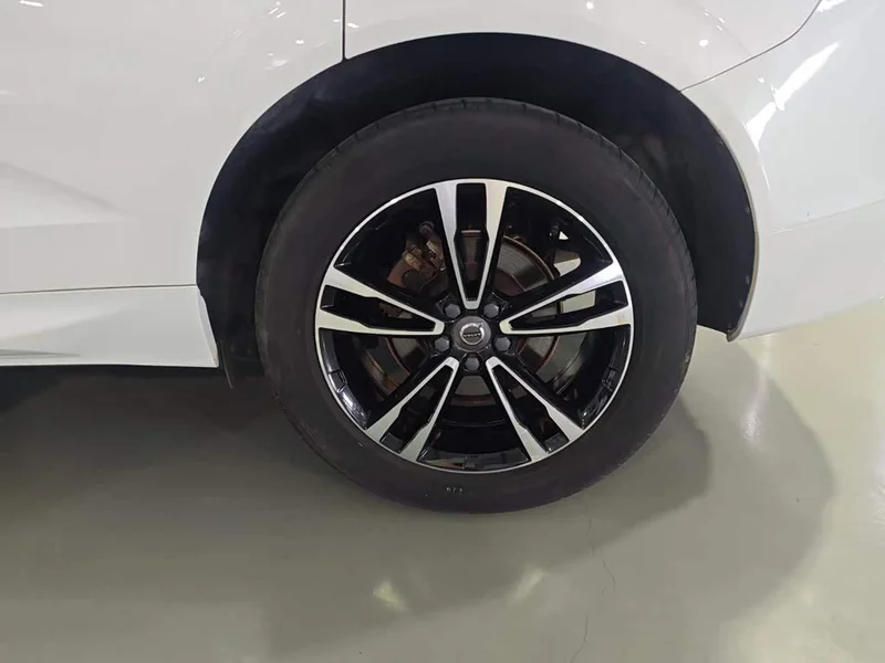 Volvo XC60 — фото 11