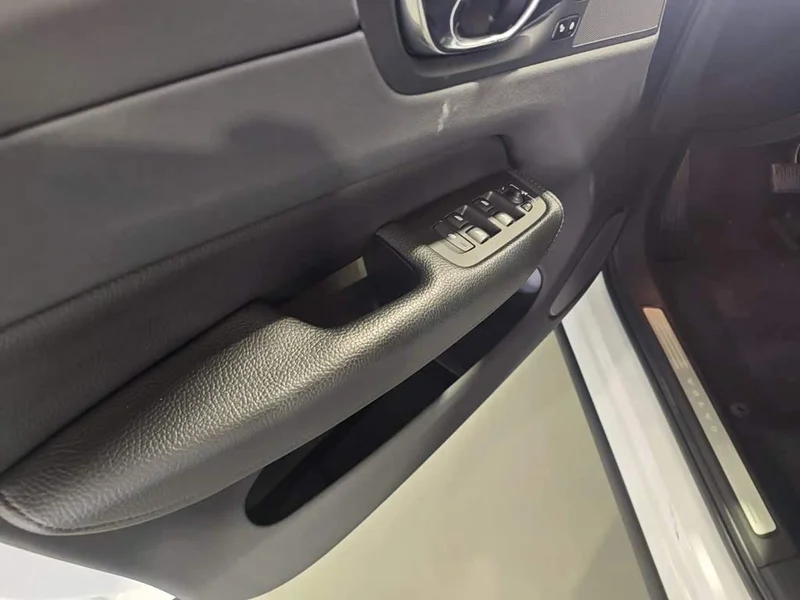 Volvo XC60 — фото 10
