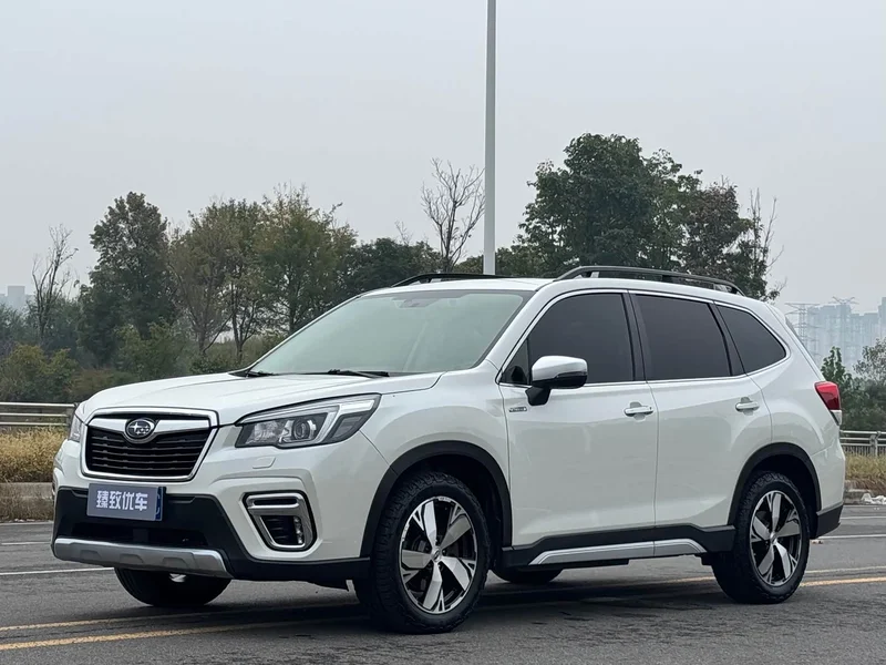 Subaru Forester — фото 1