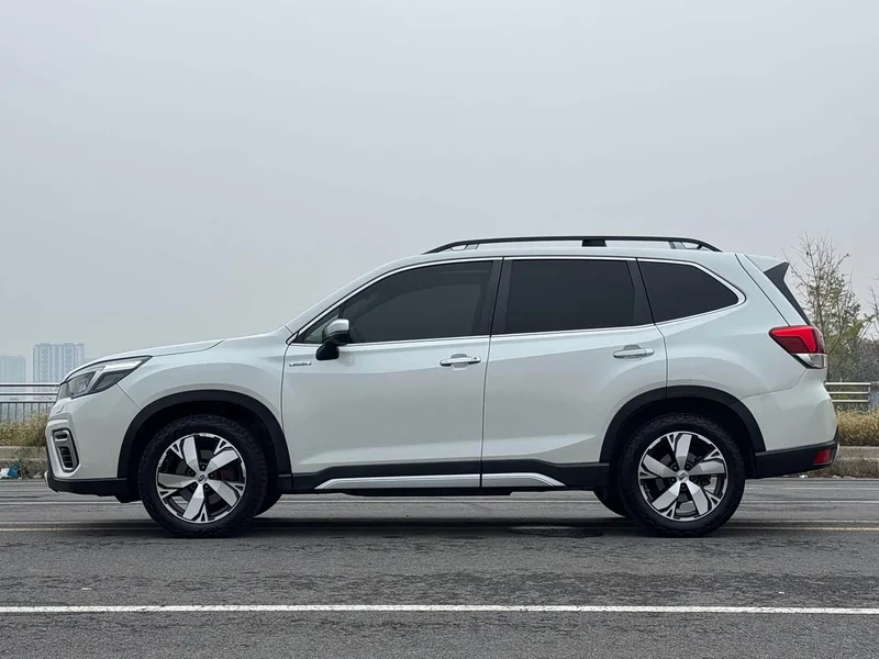 Subaru Forester — фото 7