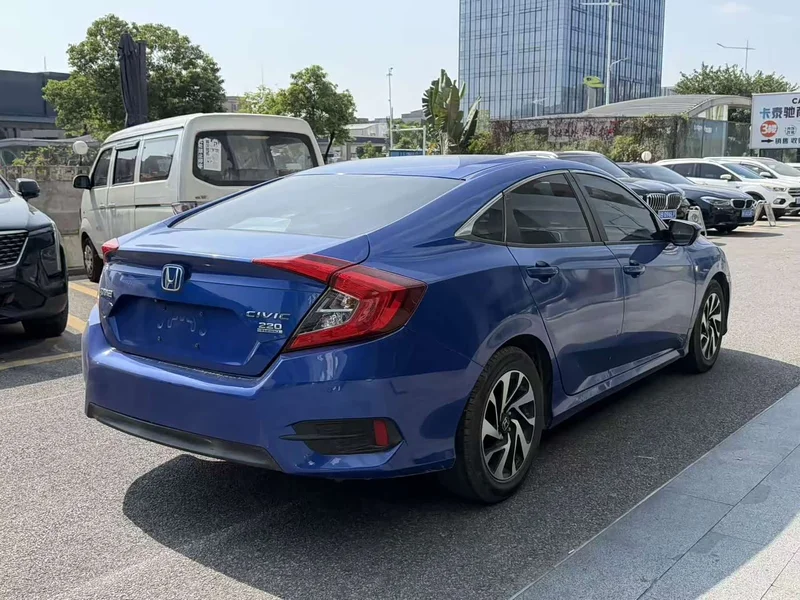 Honda Civic — фото 7